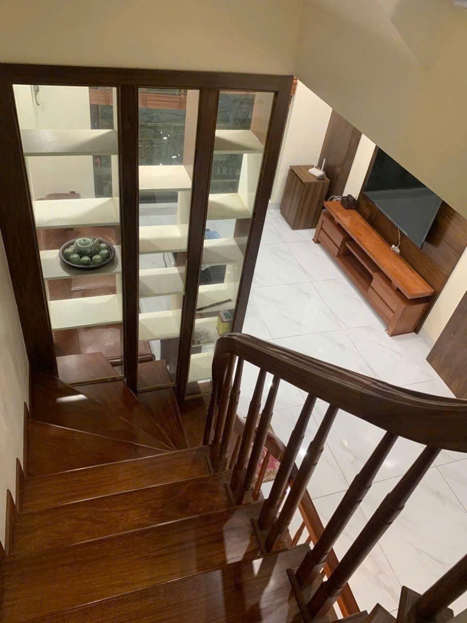 Bán nhà Nguyễn Khang, Cầu Giấy - 12.5 tỷ - Ô tô vào nhà, Full nội thất