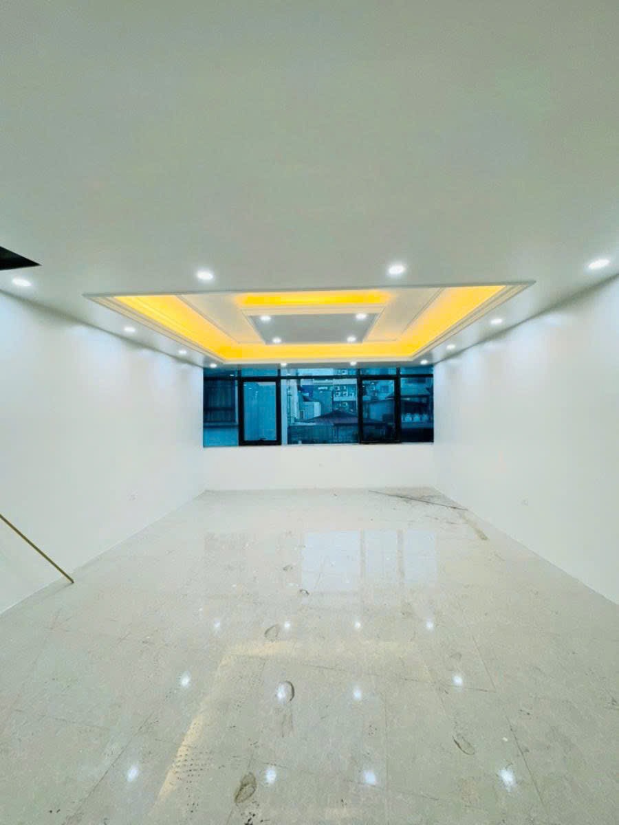 Bán nhà mặt phố Khâm Thiên, Đống Đa - 83m2, 5 Tầng, Mặt Tiền 4.1m - Giá 56 tỷ