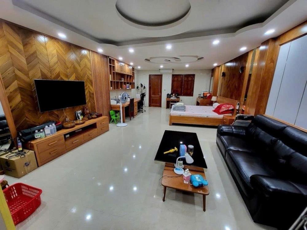 Bán nhà mặt phố Khâm Thiên, Đống Đa - 83m2, 5 Tầng, Mặt Tiền 4.1m - Giá 56 tỷ