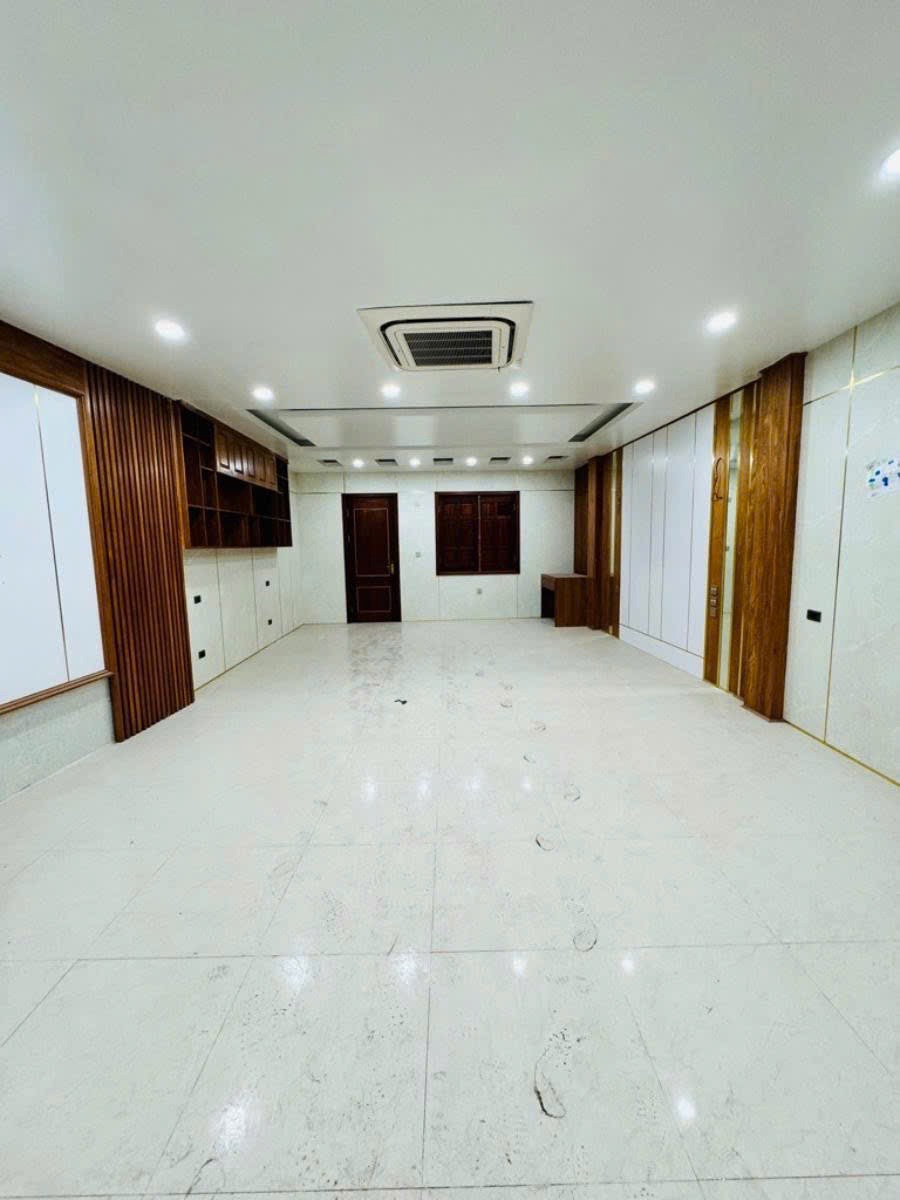 Bán nhà mặt phố Khâm Thiên, Đống Đa - 83m2, 5 Tầng, Mặt Tiền 4.1m - Giá 56 tỷ