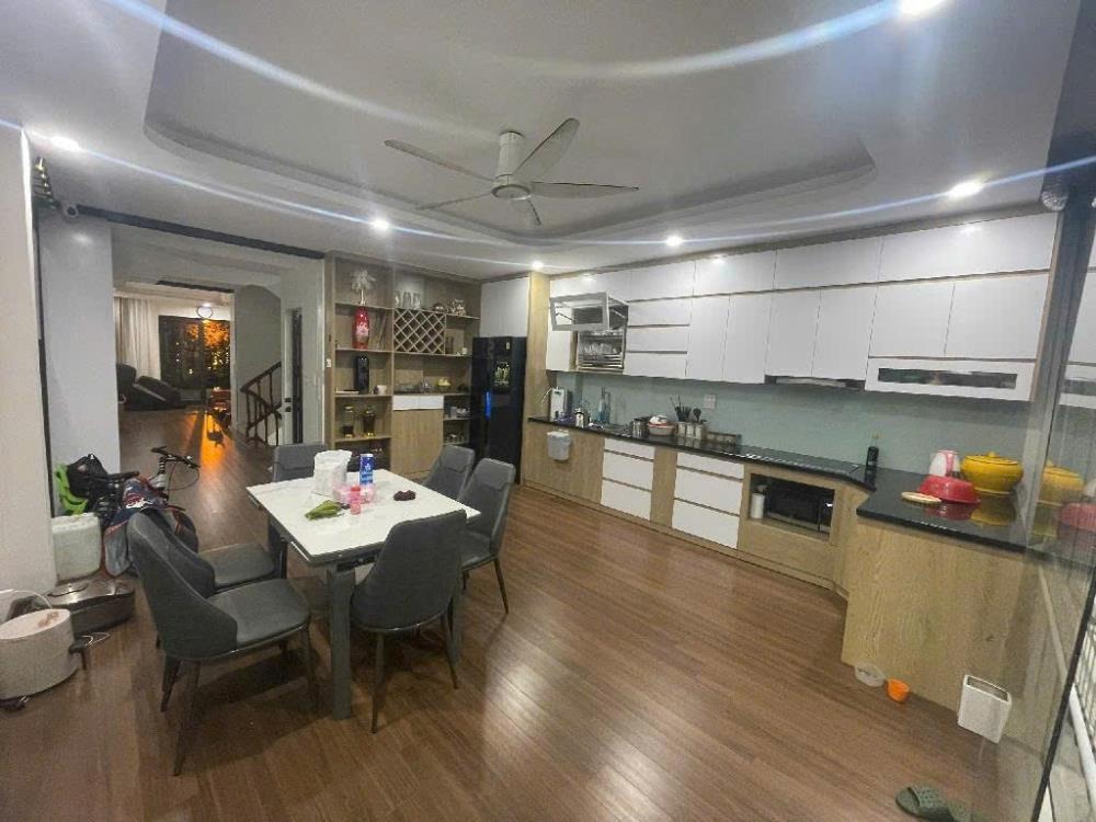 Biệt Thự Tây Hồ 180m2 - View Hồ, Giá Tốt, Vị Trí Vip