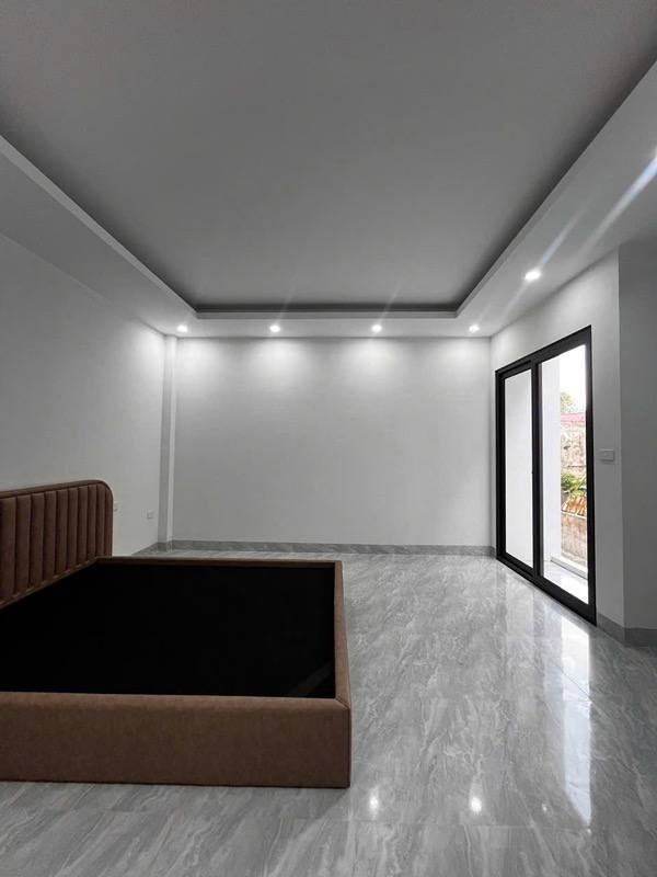 Bán nhà Nguyễn Văn Linh, Long Biên - 33m² - 4 Tầng - Giá 6 Tỷ
