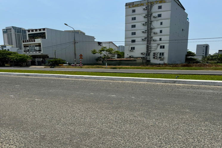 Nhà 2.5 tầng mặt tiền Lê Đại Hành . DT:100m , ngang 5m