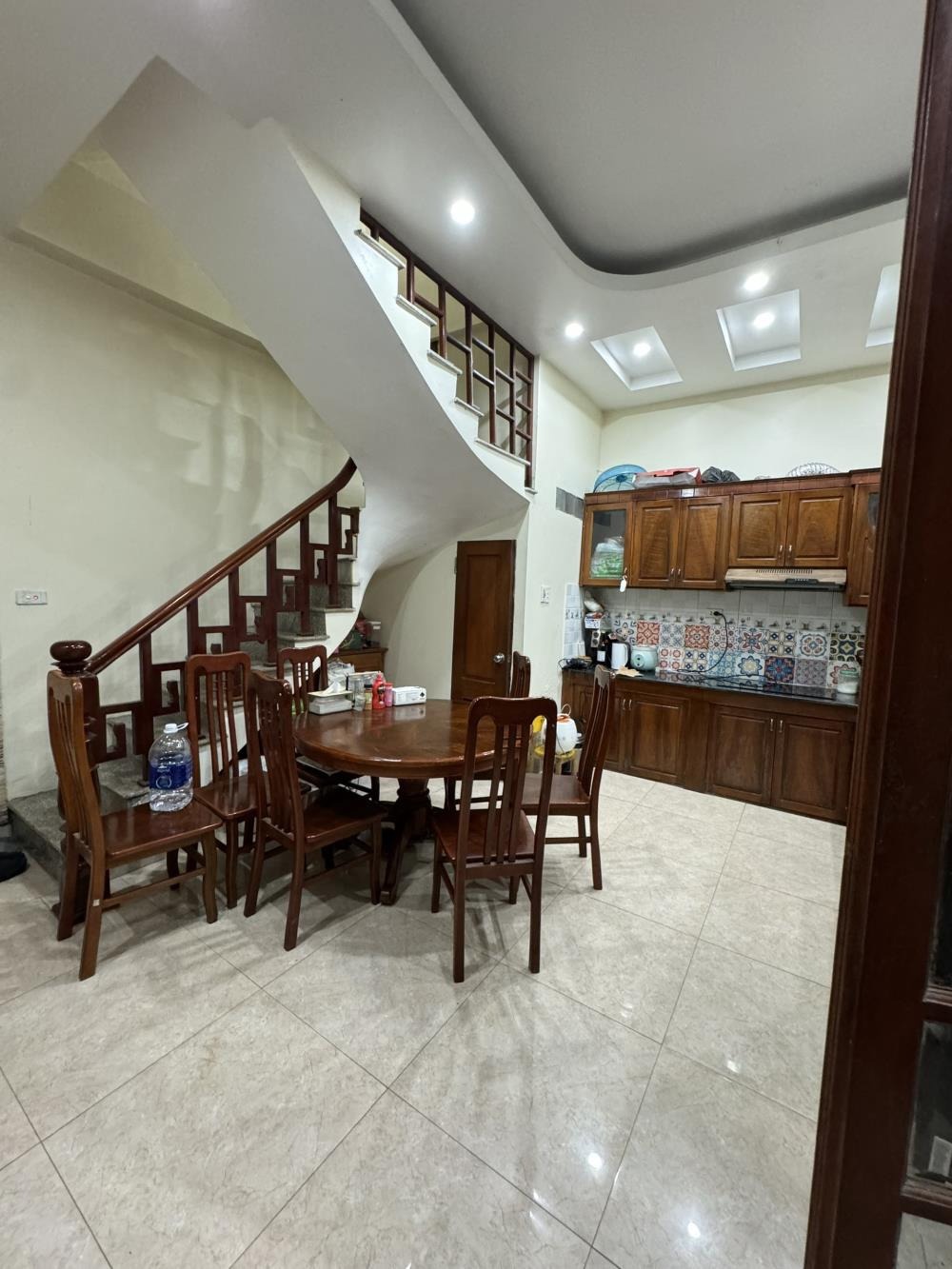 Bán nhà 5 tầng Khâm Thiên - 33m² - Ngõ rộng - Gần ô tô - Giá 7.1 tỷ