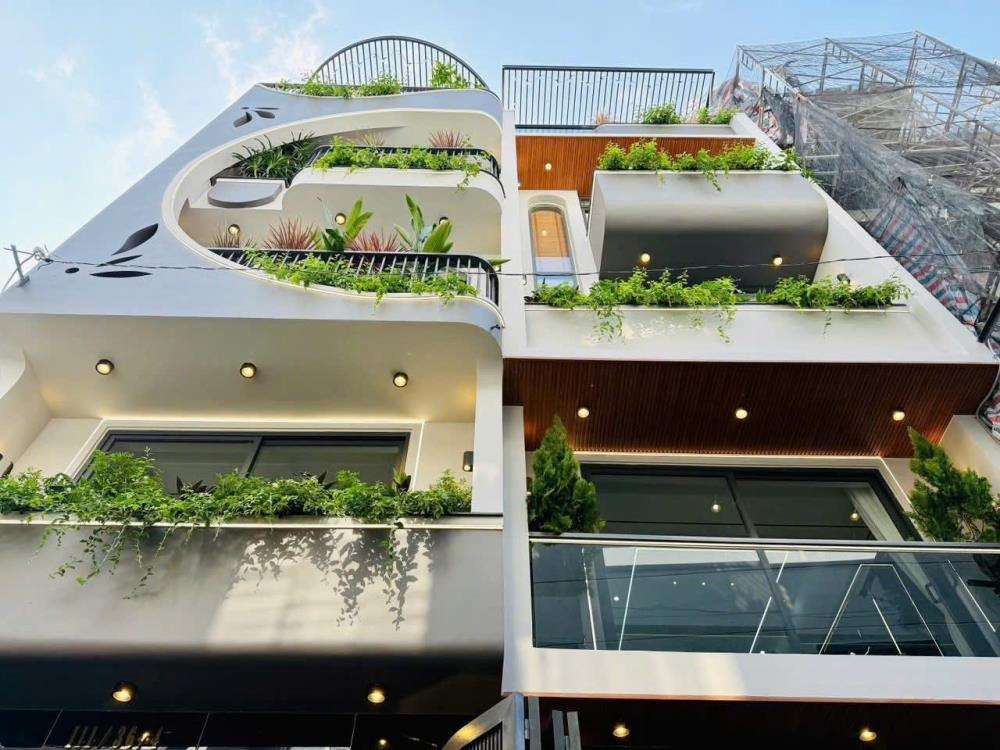 Bán Nhà Quận 3 - CMT8, 72m2, 3 Tầng, Giá 12.5 Tỷ - Vị Trí Đắc Địa