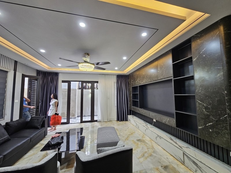 Bán Nhà Nguyễn Văn Cừ, Long Biên 6 Tầng, 60m², MT 5.1m, Oto Đỗ Cổng - Giá 10 Tỷ +