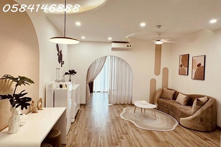 Bán căn hộ Royal City ,  136m² , 3 PN , giá : 13 tỷ , LH 0584146888 biết thêm thông tin căn