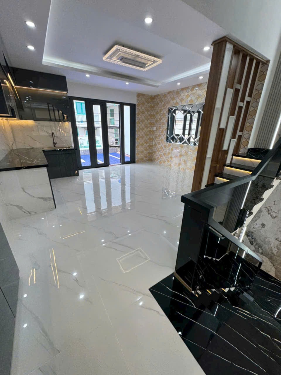 Nhà Hẻm Bình Thành, Bình Hưng Hòa B, Bình Tân: 70m2, 3 Lầu, 4PN, Giá 7.1 Tỷ