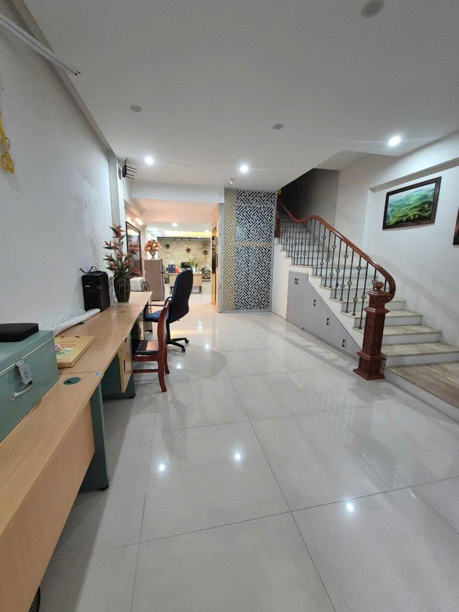 Bán nhà mặt phố Quan Nhân 84m2, 5 tầng, thang máy nhập khẩu - Giá 28 tỷ