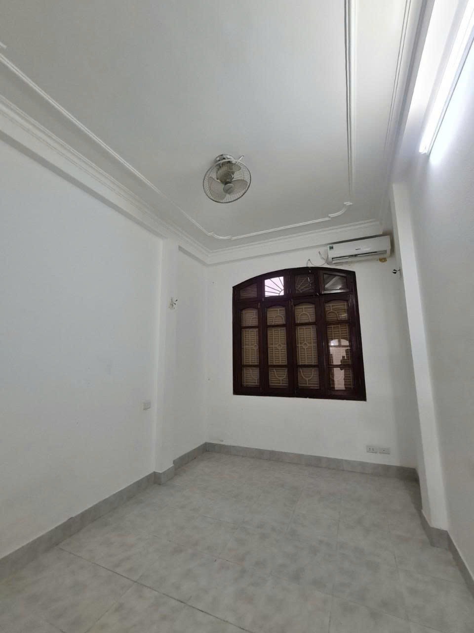 Cho thuê nhà 4 tầng, 5 ngủ, 4 WC - Ngõ 120 Trần Cung, Cầu Giấy - Gần Bệnh viện E, ĐH Điện Lực