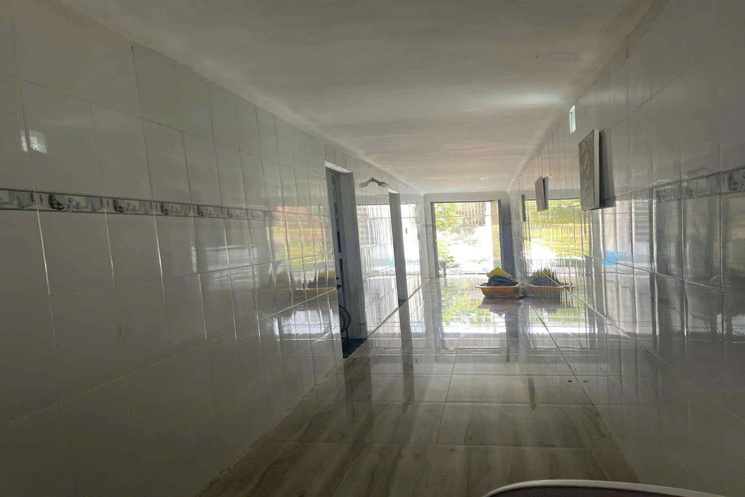 Chủ cần ra 1 lô kèm nhà cấp 4 , xây full, 3p ngủ, 1p thờ,1p quán , 3wc,gác đổ kiên cố, vào ở liền