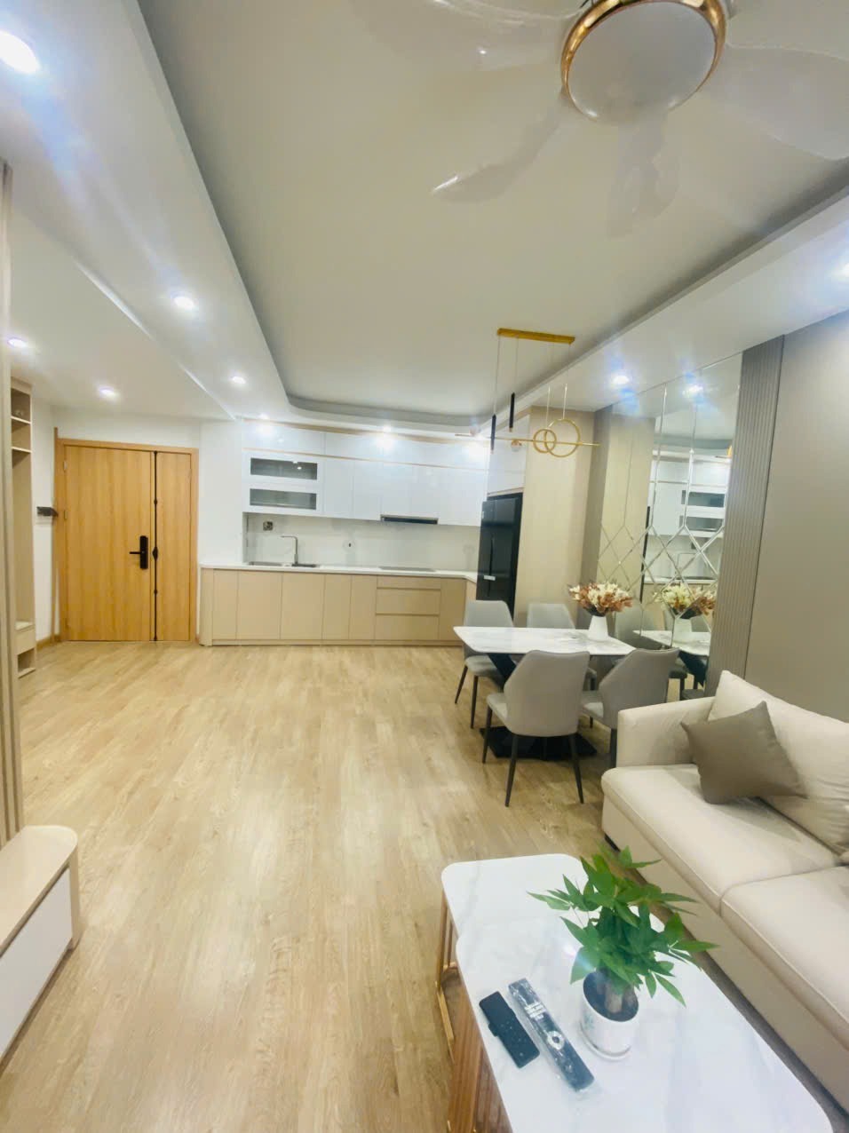 Bán Căn Hộ No10 Bán Đảo Linh Đàm: 3PN - 82m² - View Đẹp - Giá Tốt