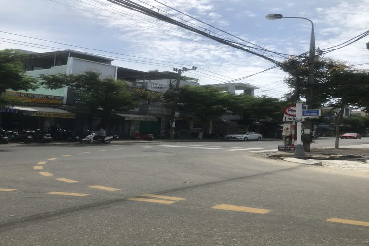 NHÀ ĐẸP MẶT PHỐ ĐƯỜNG HOA BẰNG LĂNG TÍM
