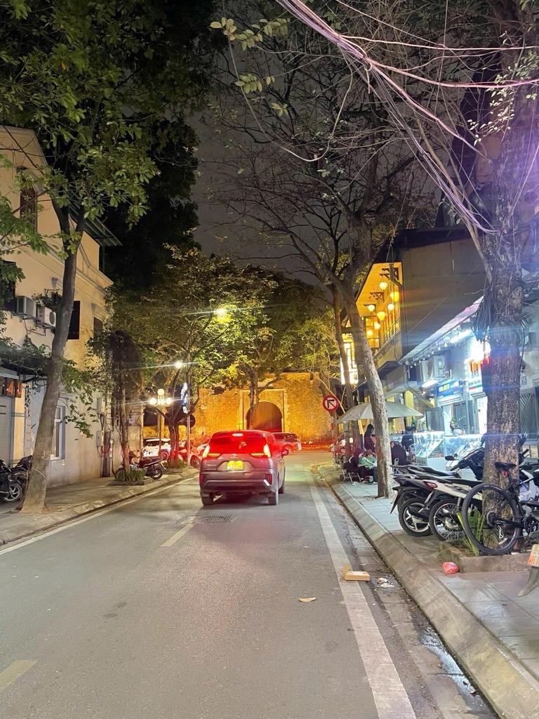 Nhà Mặt Phố Quận Ba Đình - Vị Trí Vàng, Đầu Tư Sinh Lời