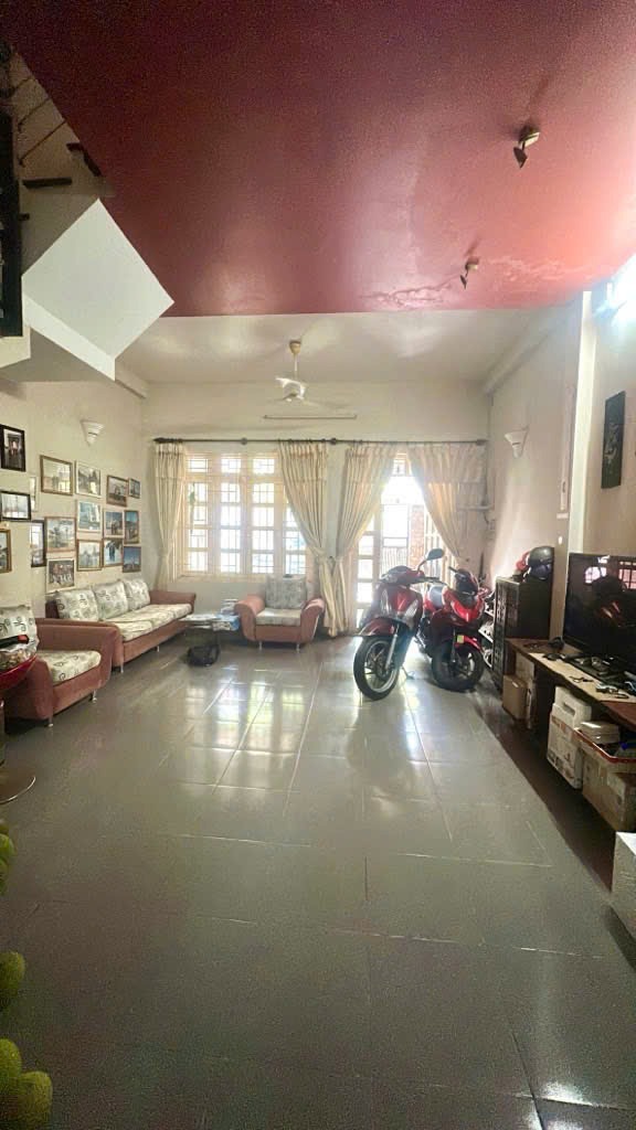 Nhà phố Quận 7 - 90m2, 4PN, Giá 12 tỷ - Vị trí đắc địa