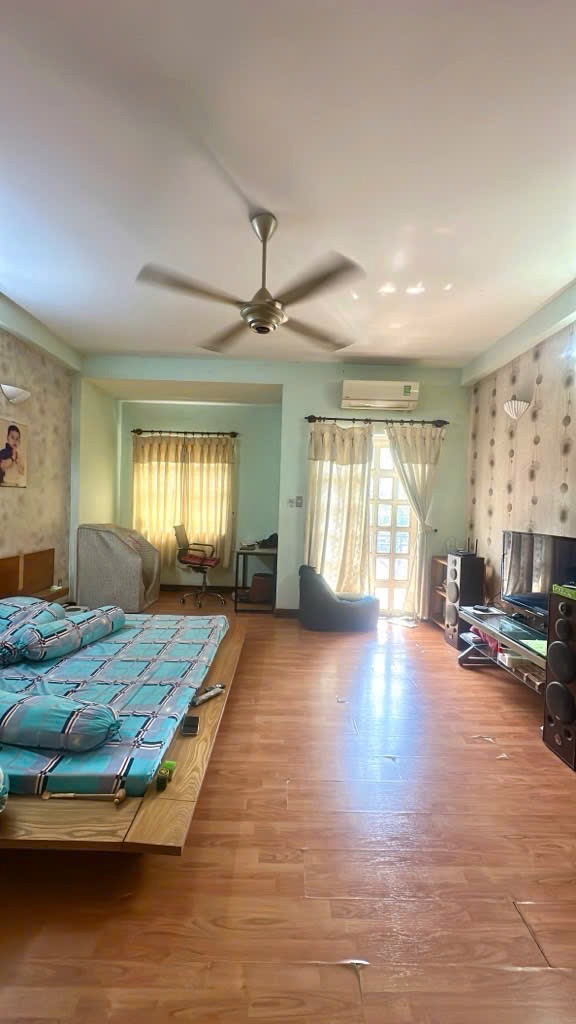 Nhà phố Quận 7 - 90m2, 4PN, Giá 12 tỷ - Vị trí đắc địa