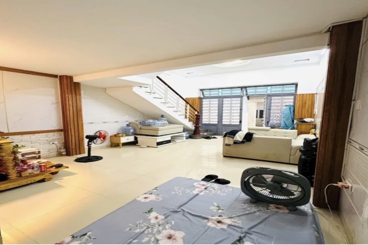 Nhà 3 tầng Lê Duẩn . Đang cho thuê 8tr/tháng
