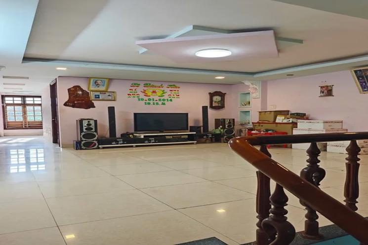 SIÊU PHẨM MẶT TIỀN LÊ VĂN HIẾN GIÁ CỰC TỐT