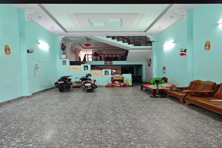 SIÊU PHẨM MẶT TIỀN LÊ VĂN HIẾN GIÁ CỰC TỐT