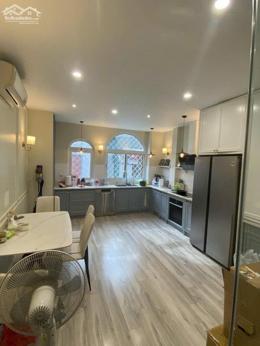 Bán Nhà Vũ Tông Phan - 38m2, 3 Bước Ra Phố, Ô Tô Đỗ Cận Nhà - Giá Gần 8 Tỷ