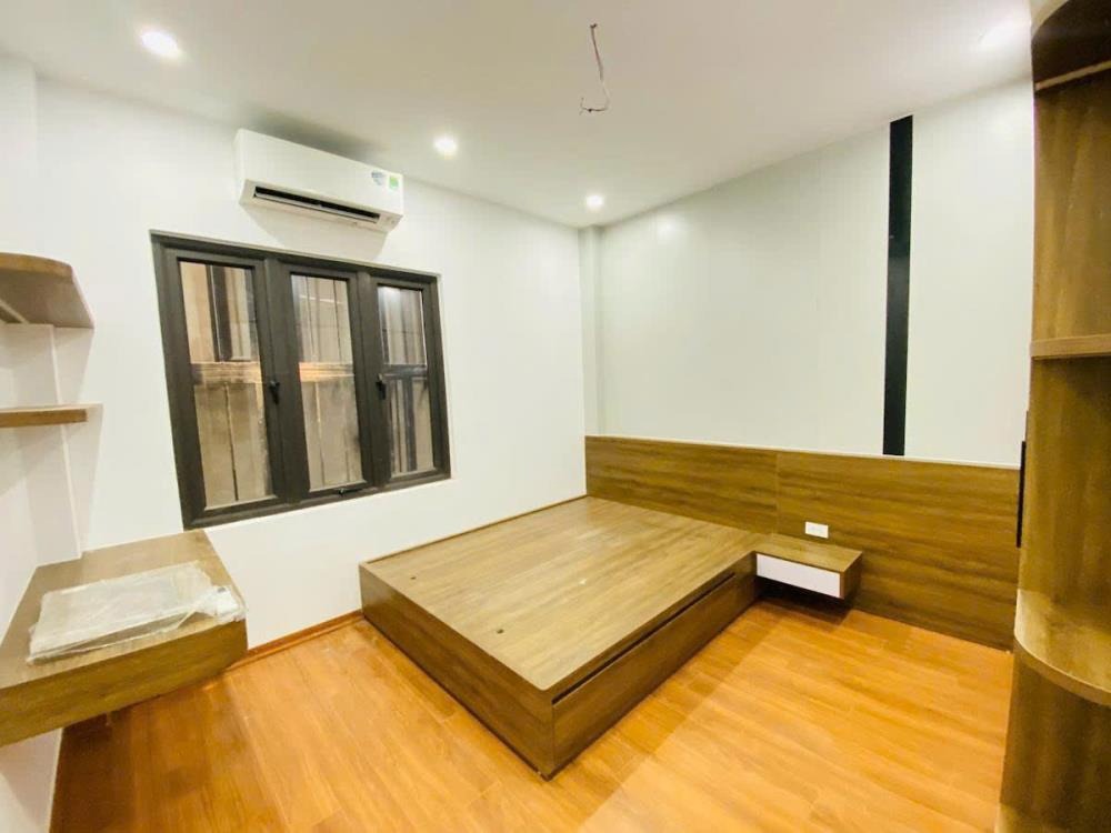 Bán Nhà Vũ Tông Phan - 38m2, 3 Bước Ra Phố, Ô Tô Đỗ Cận Nhà - Giá Gần 8 Tỷ
