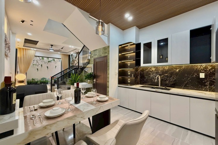 NHÀ 3 TẦNG KIÊN CỐ – MAI LÃO BẠNG, HẢI CHÂU – ĐÀ NẴNG Giá: 5.8 tỷ  Diện tích: 54.4m² Vị trí trung