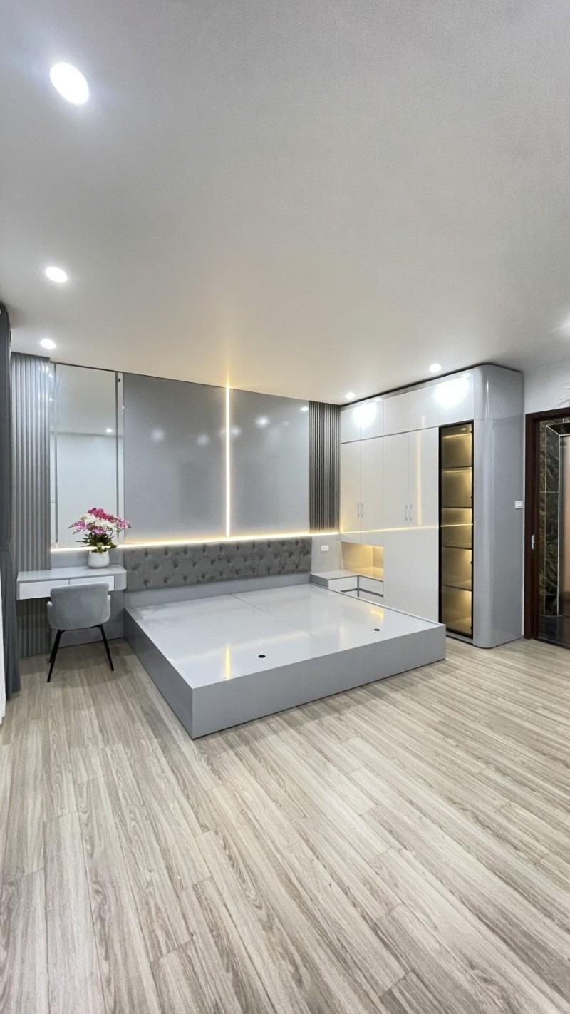 Bán nhà Đàm Quang Trung, Long Biên: 6 Tầng, Lô Góc, Full Nội Thất, Giá 9 Tỷ