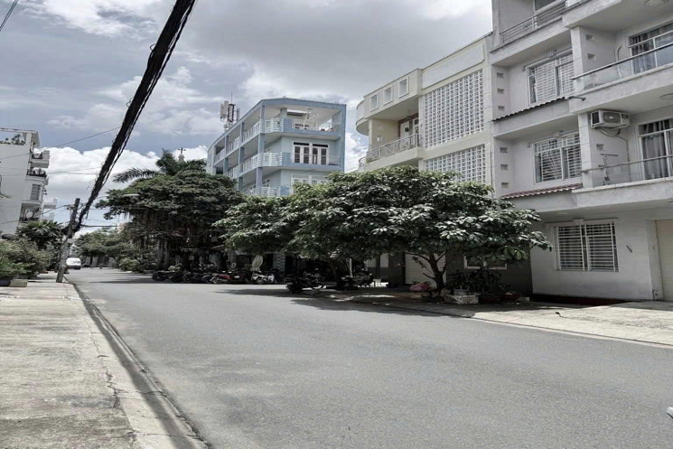 TÒA NHÀ 6 TẦNG – 20 PHÒNG KHÉP KÍN – NGAY ĐH VĂN LANG – 94M² (4x24) – THU NHẬP 1 TỶ/NĂM
