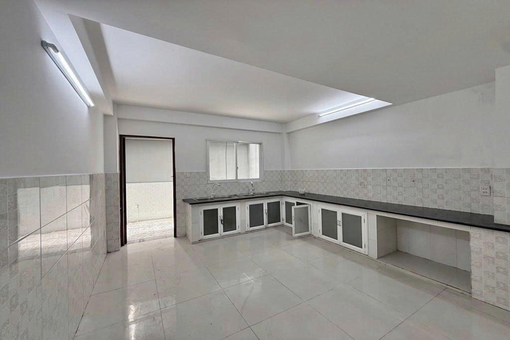 TÒA NHÀ 6 TẦNG – 20 PHÒNG KHÉP KÍN – NGAY ĐH VĂN LANG – 94M² (4x24) – THU NHẬP 1 TỶ/NĂM