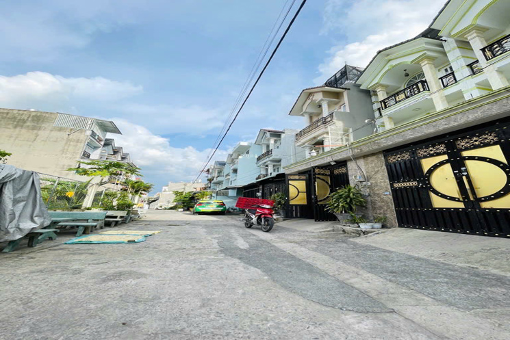 NHÀ 2 TẦNG GIÁ RẺ HẺM XE HƠI 7M – HUỲNH THỊ HAI, Q12