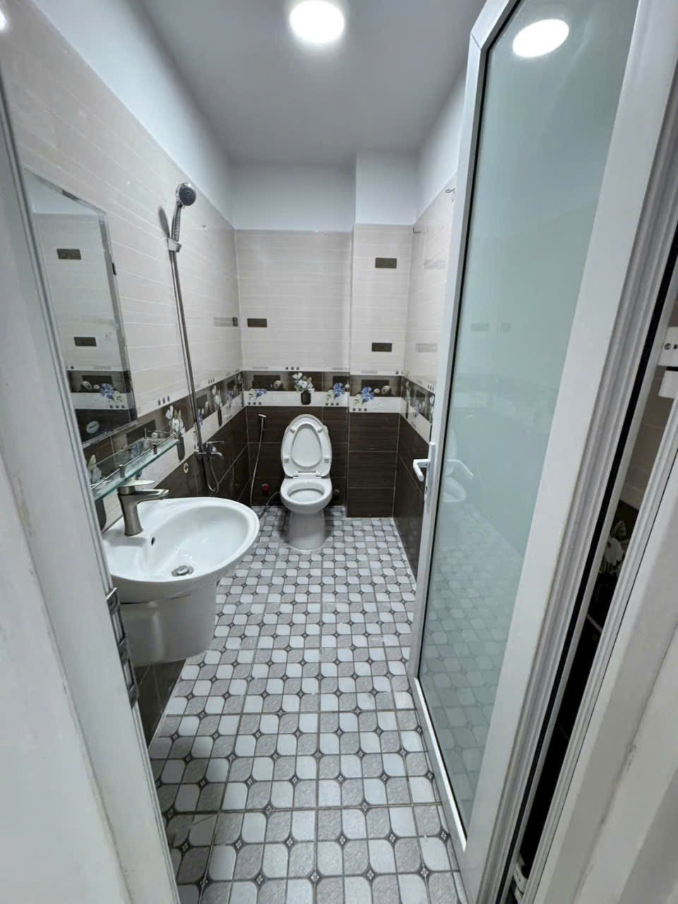 Nhà Bình Tân - 60m2 - 3 Lầu - 4PN - Giá 5.5 Tỷ - Kênh Mương Lệ