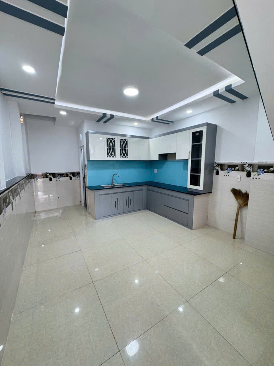 Nhà Bình Tân - 60m2 - 3 Lầu - 4PN - Giá 5.5 Tỷ - Kênh Mương Lệ