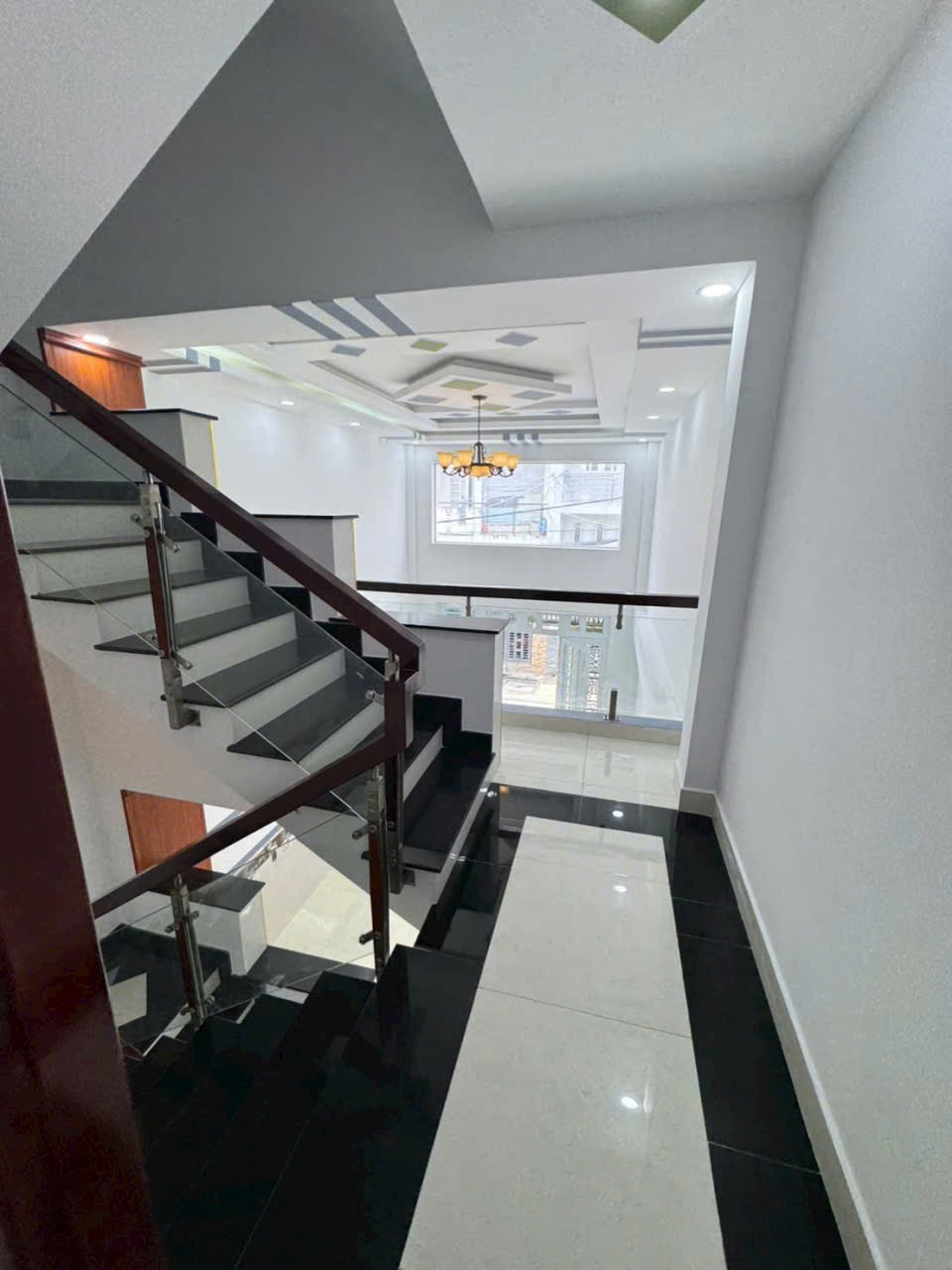 Nhà Bình Tân - 60m2 - 3 Lầu - 4PN - Giá 5.5 Tỷ - Kênh Mương Lệ