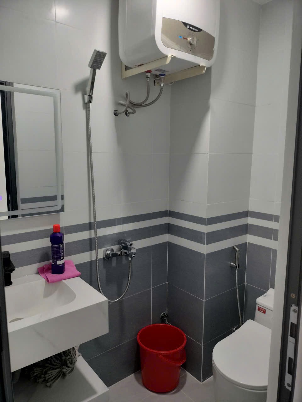 Bán nhà mặt tiền Nhật Tảo, Quận 10 - 5 Tầng, Full Nội Thất, Giá Tốt