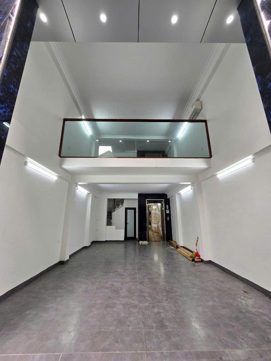 Nhà Mặt Phố Đoàn Thị Điểm Đống Đa - 65m2, 2 Tầng, Mặt Tiền 4.1m - Giá 42 Tỷ