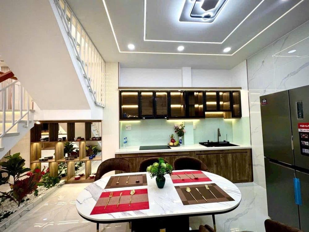 Bán Gấp Nhà 3 Lầu, 80m2, Sát Mặt Tiền Nguyễn Chí Thanh, Quận 5 - Giá 6.85 Tỷ TL