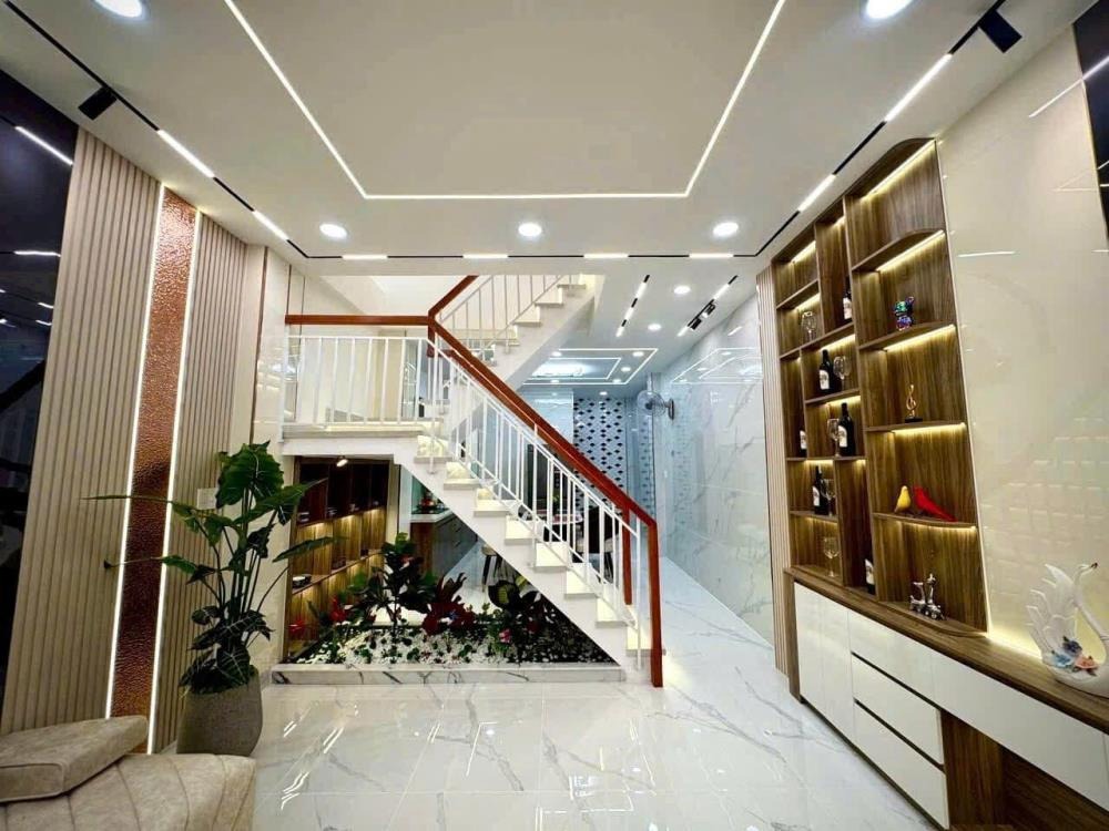 Bán Gấp Nhà 3 Lầu, 80m2, Sát Mặt Tiền Nguyễn Chí Thanh, Quận 5 - Giá 6.85 Tỷ TL
