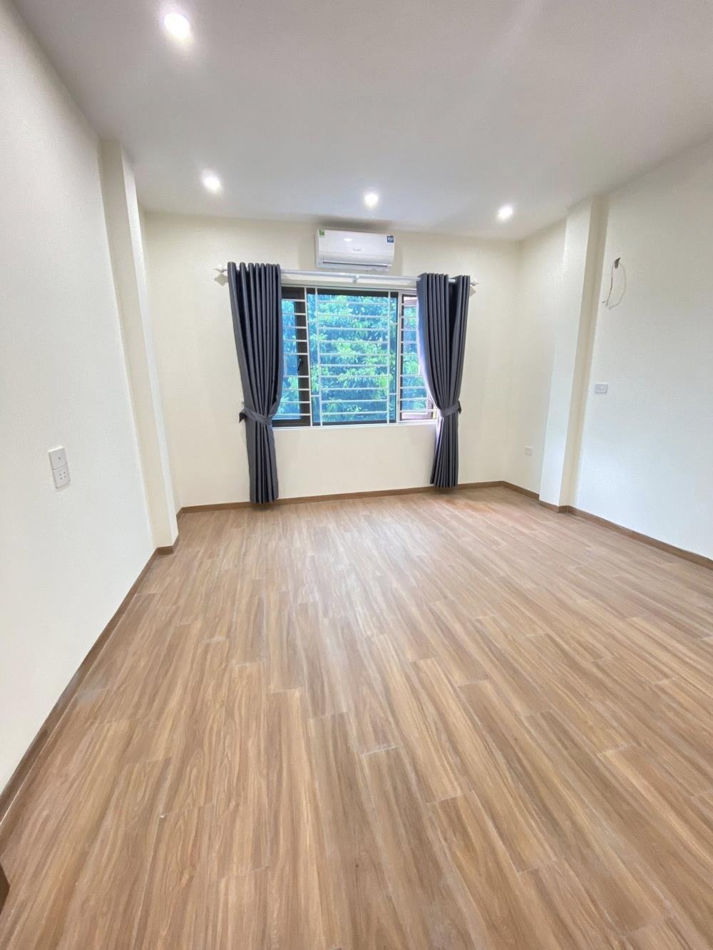 Căn Nhà 4,5 Tầng Full Nội Thất, Kim Hoàng Vân Canh - Giá Tốt, Vị Trí Đắc Địa