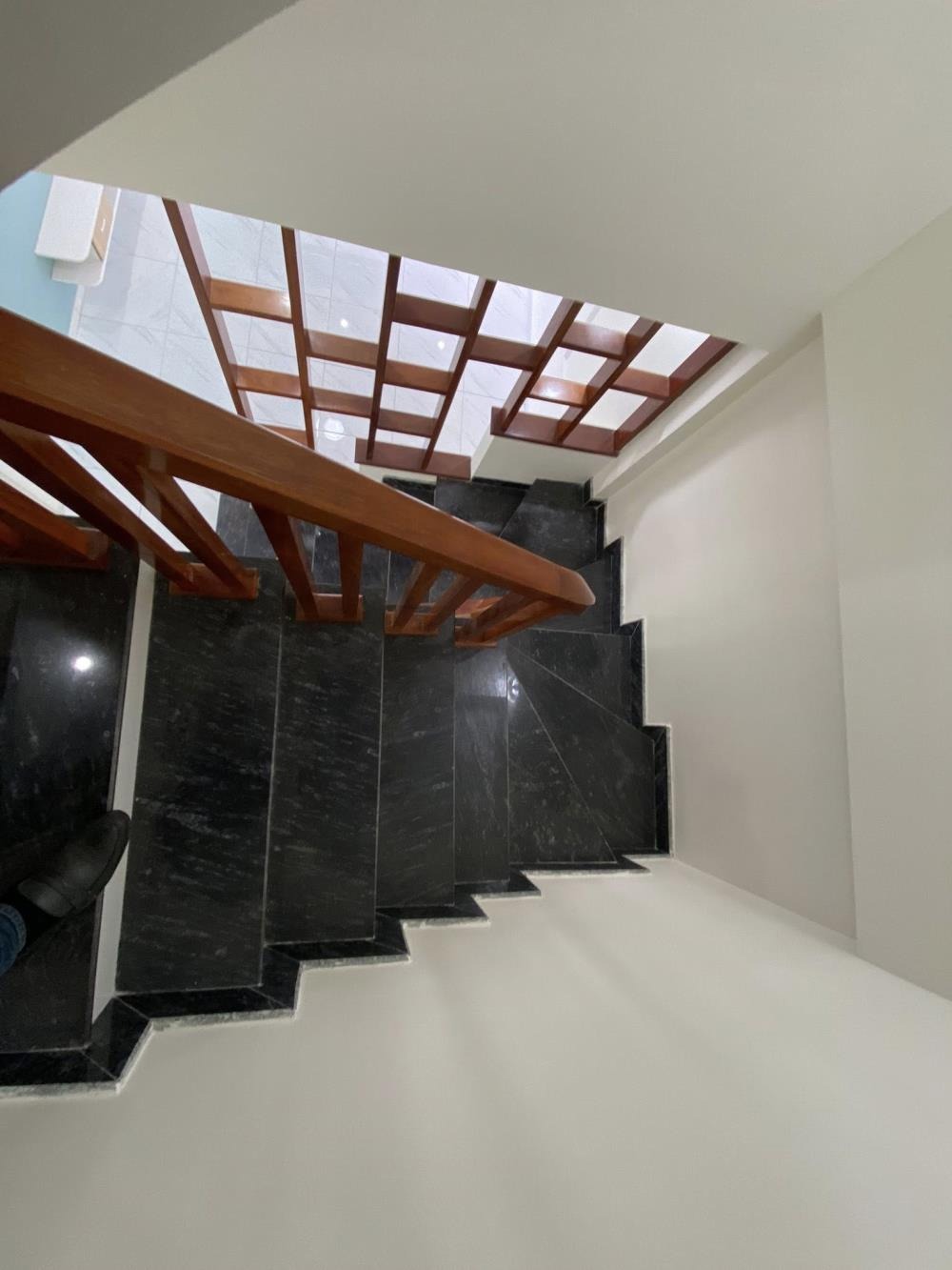 Căn Nhà 4,5 Tầng Full Nội Thất, Kim Hoàng Vân Canh - Giá Tốt, Vị Trí Đắc Địa