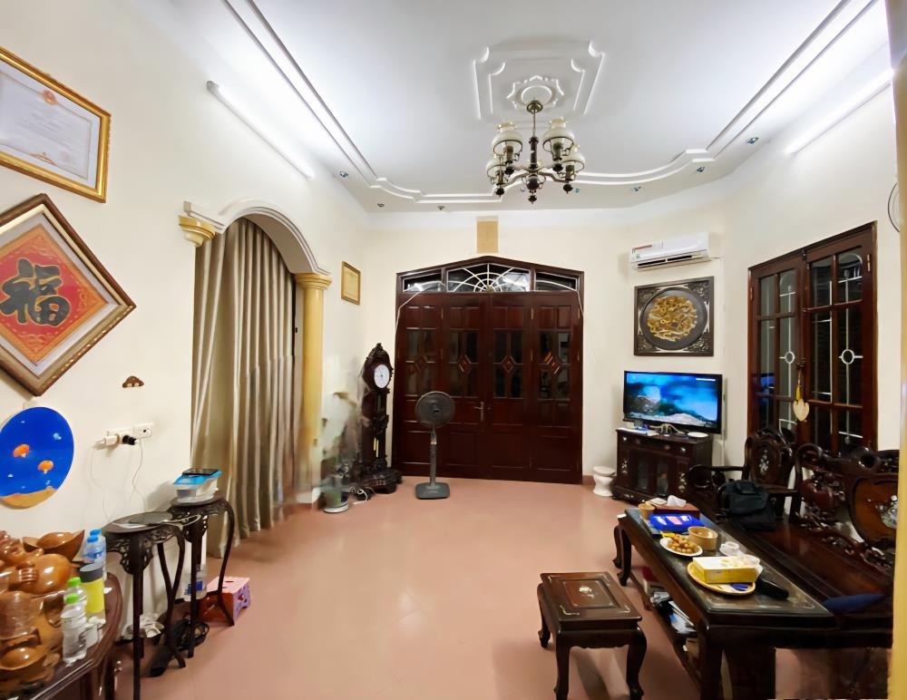 Bán Biệt Thự Sân Vườn Xuân Thủy, Cầu Giấy - 154m2, Mặt Tiền Rộng, Giá 41.5 Tỷ