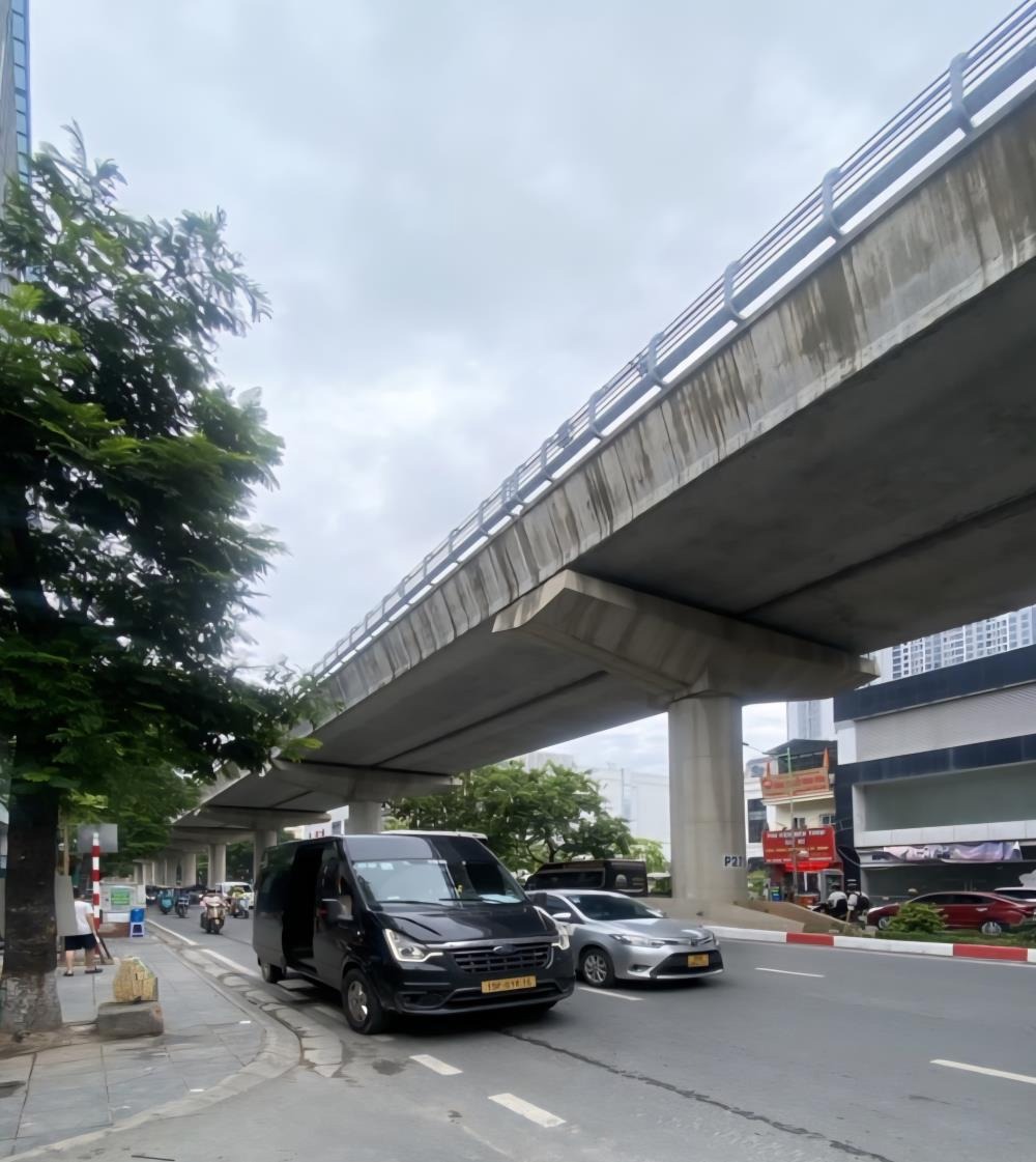 Bán Biệt Thự Sân Vườn Xuân Thủy, Cầu Giấy - 154m2, Mặt Tiền Rộng, Giá 41.5 Tỷ