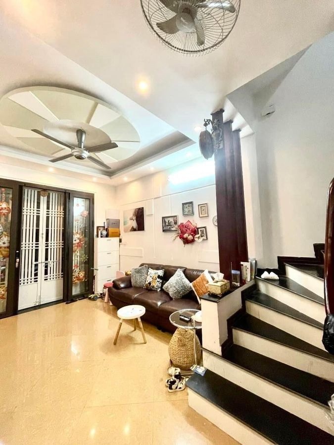 Bán Nhà Phố Kim Mã - 36m2, 5 Tầng, Giá 6.2 Tỷ - Vị Trí Đẹp, Thông Thoáng