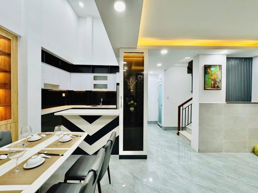 Bán Nhà Mặt Tiền Phạm Hữu Chí, Quận 5 - 48m2, SHR - Giá 4 Tỷ 100 Triệu