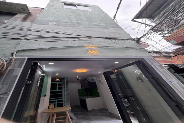HOT HOT HOT ! BÁN GẤP NHÀ 12M² TẠI LÊ THỊ BẠCH CÁT, Q.11 TP HCM - GIÁ ĐẬP TAN THỊ TRƯỜNG: 2.4 TỶ !