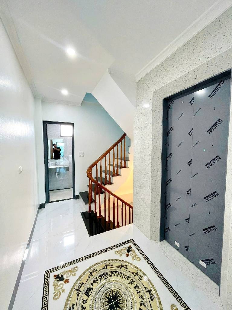 Bán nhà Dương Văn Bé 52m² 6 Tầng, Thang Máy, Ô Tô Dừng Đỗ