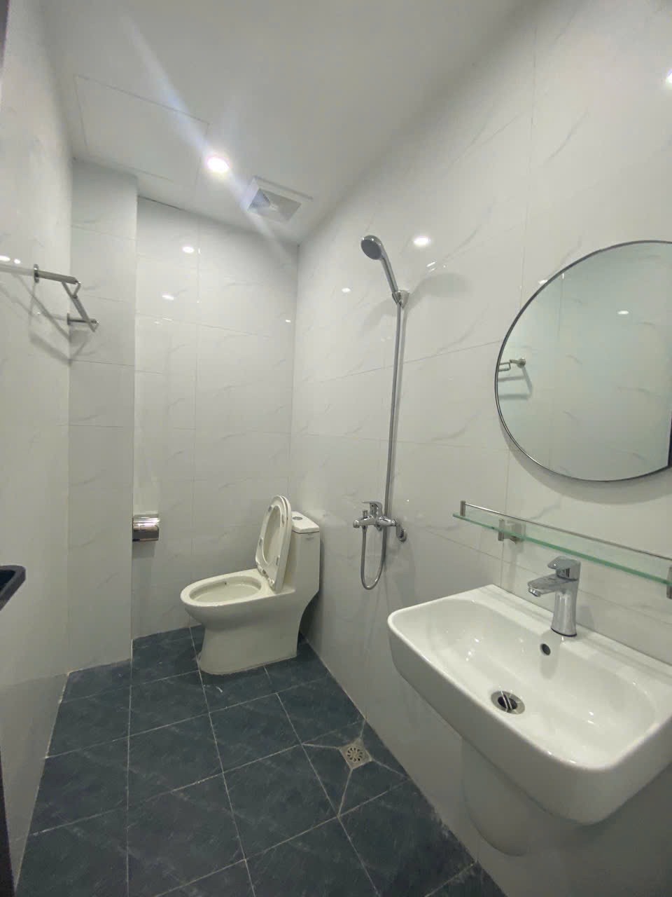 Bán nhà góc 2 mặt tiền Hồ Tùng Mậu 36m2, 5 tầng, giá 8.3 tỷ - Vị trí đắc địa