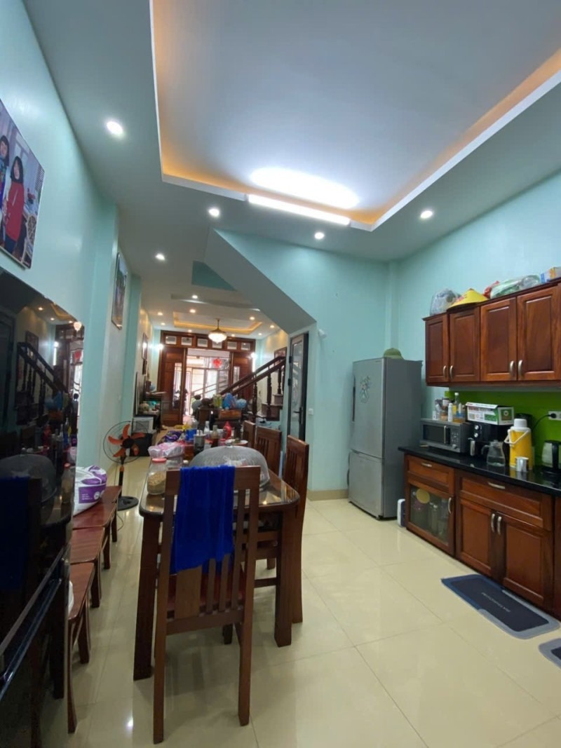 Bán nhà Ngọc Thuỵ, Long Biên 4 tầng, 70m², ô tô vào nhà - 13 tỷ
