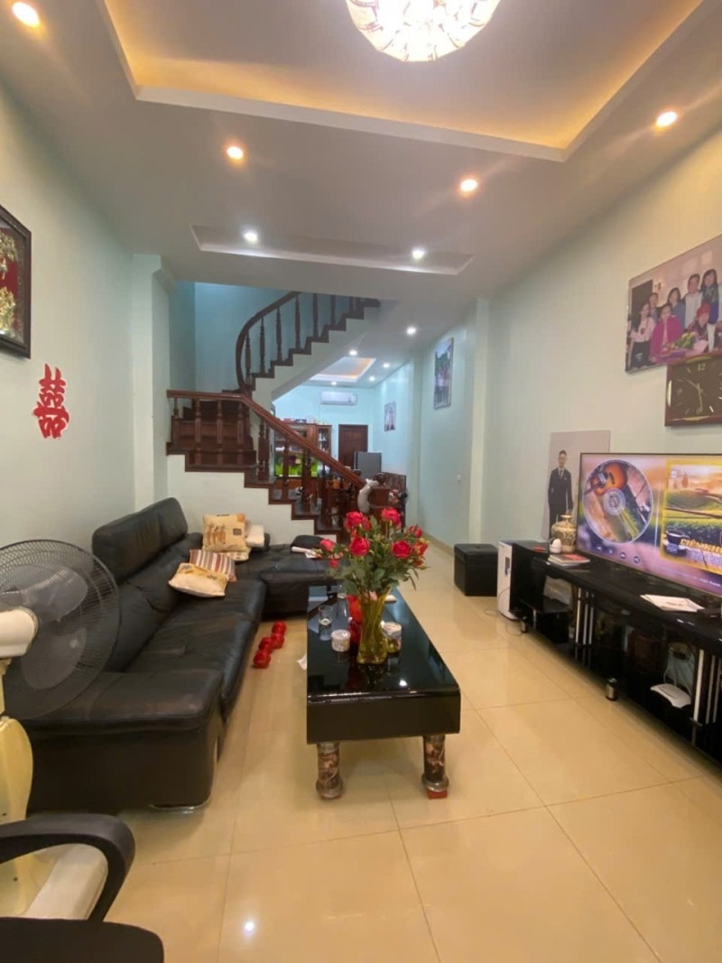 Bán nhà Ngọc Thuỵ, Long Biên 4 tầng, 70m², ô tô vào nhà - 13 tỷ