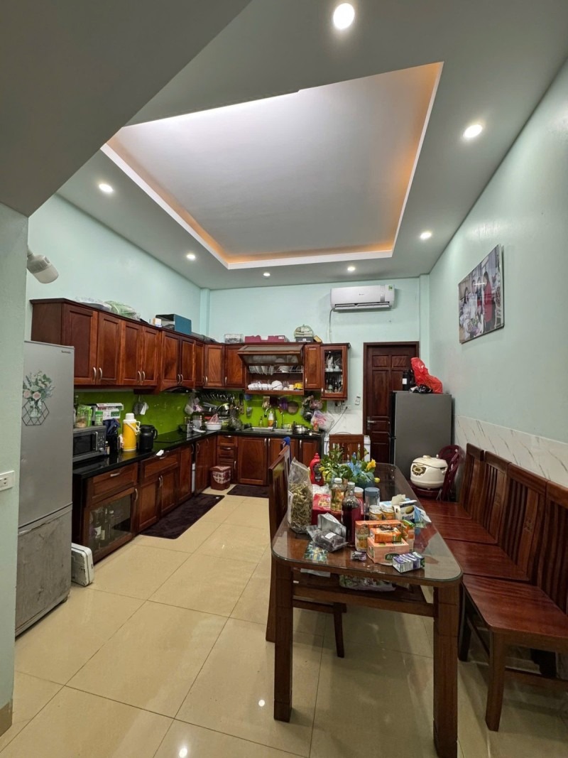 Bán nhà Ngọc Thuỵ, Long Biên 4 tầng, 70m², ô tô vào nhà - 13 tỷ