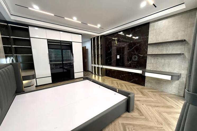 NHÀ MỚI NGÕ THÔNG GARA Ô TÔ Phố Hồng Tiến 40m2 X 7 tầng, mặt tiền 4m X 14.5 tỷ Long Biên